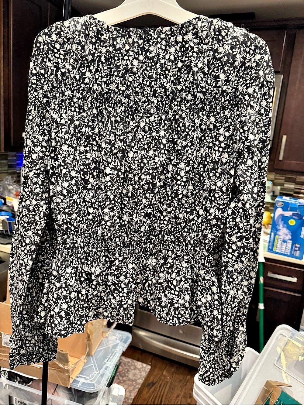 Universal Thread Floral Ruffle Blouse in Black & White Size